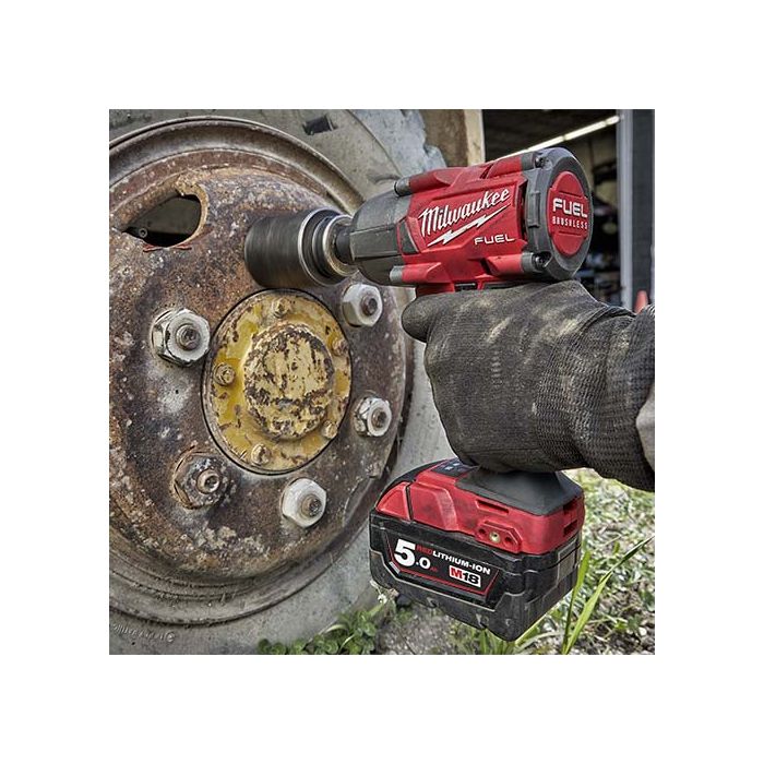 Milwaukee M18 Roadside Assistance Kit ( FMTIW2F12-0X0 M18 FUEL Gen II Mid-Torque Impact Wrench 1/2" / JS2000-0 M18 Jump Starter / BI-0 M18 Inflator )